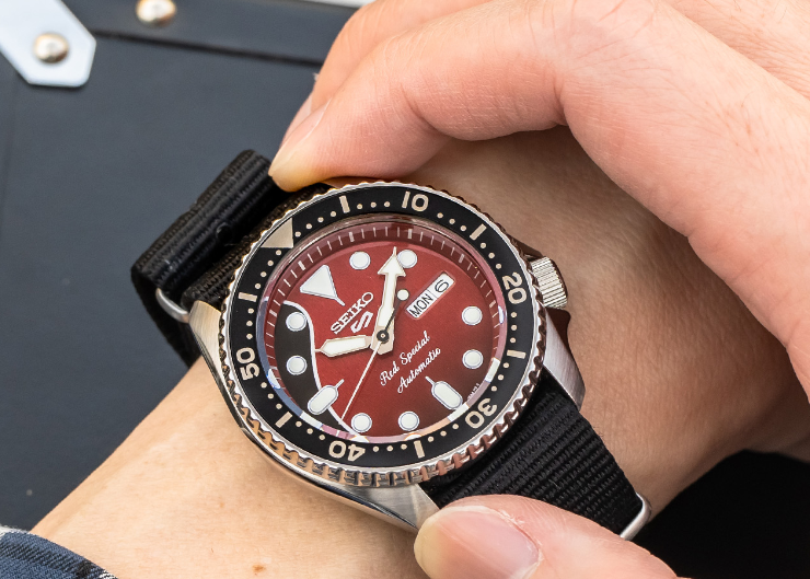 搖滾迷燃起來!SEIKO 5 x 皇后合唱團Brian May 聯名錶