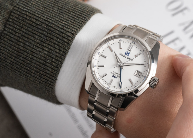 少見的藍色GS logo!白面藍針GRAND SEIKO Hi-beat GMT為44GS 55週年揭開序幕
