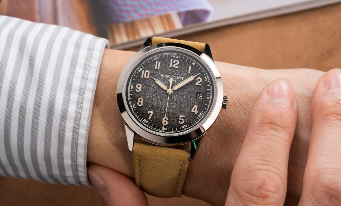 PATEK PHILIPPE - 錶王基本款的全新選擇：百達翡麗Calatrava 5226G-001炭灰色面盤