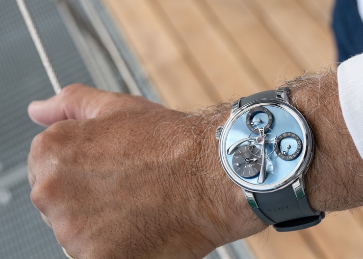 最有感的科幻亮眼配色,MB&F LM Split Escapement EVO冰藍面