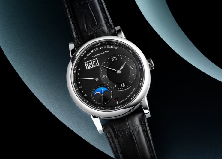 純粹萬年曆披上鉑金黑面新裝| A. LANGE & SÖHNE Lange 1 Perpetual Calendar