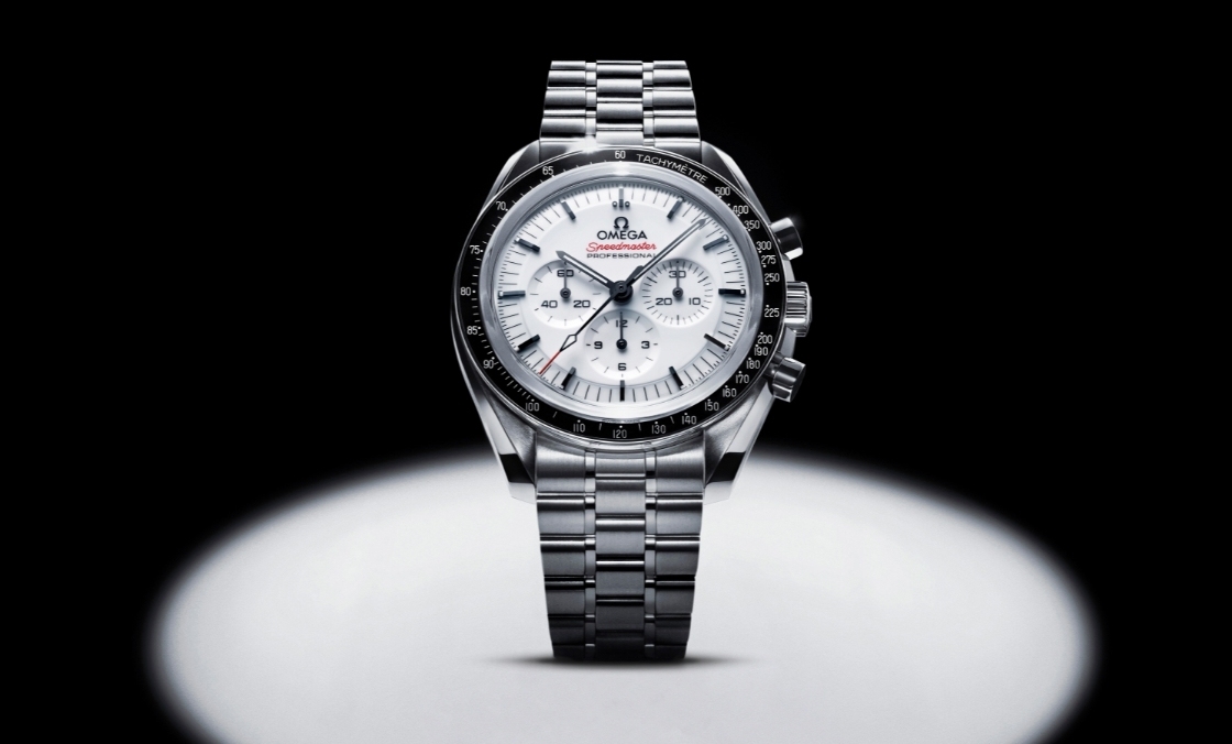 OMEGA - 白面不鏽鋼登月錶終於現身！OMEGA推出全新白色漆面Speedmaster Moonwatch