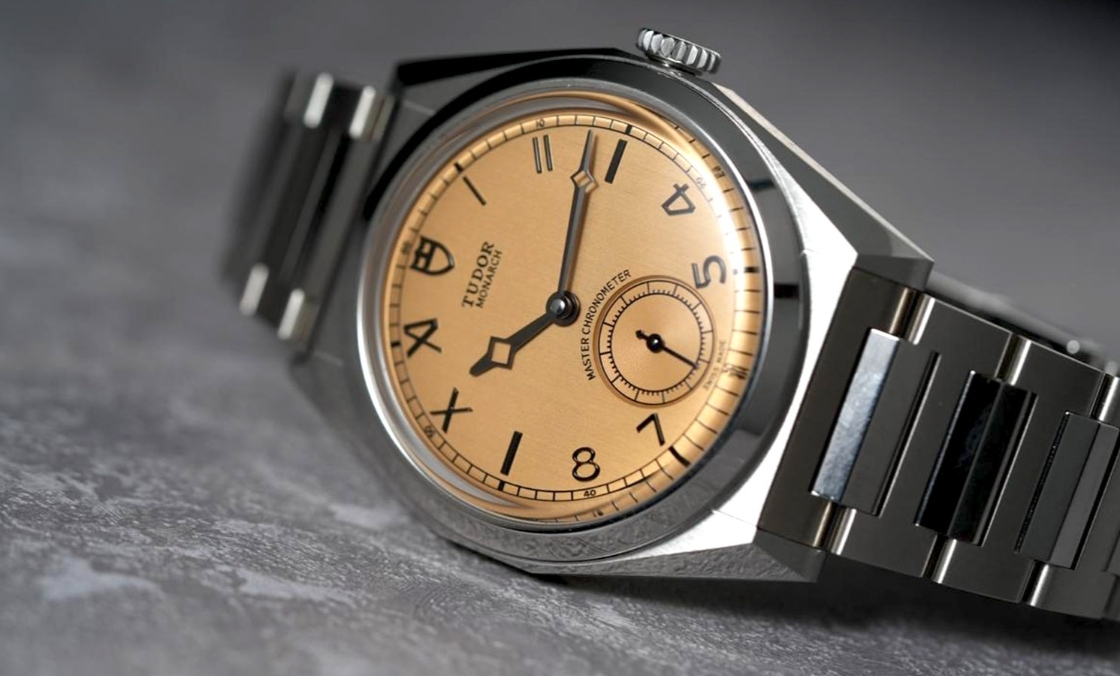 TUDOR - BLACK BAY - M2639W1A0U-26060 - TUDOR Monarch，帝舵表更具風格的日常配搭