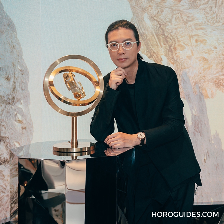 VACHERON CONSTANTIN - OVERSEAS - 6000V/110T-B935 - 江詩丹頓於香港呈獻高級製錶工藝展,藝術裝置:湧現之時∞「TIMEFLUX∞」獨家亮相