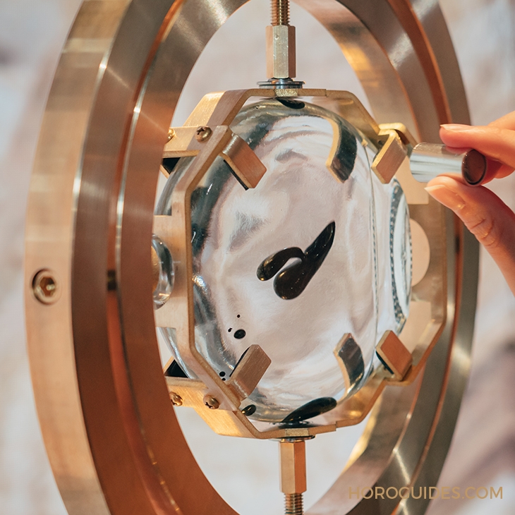 VACHERON CONSTANTIN - OVERSEAS - 6000V/110T-B935 - 江詩丹頓於香港呈獻高級製錶工藝展,藝術裝置:湧現之時∞「TIMEFLUX∞」獨家亮相