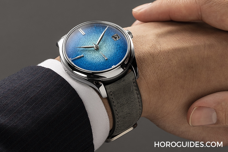 H. MOSER & CIE - ENDEAVOUR - 1800-2000 - H. MOSER & CIE.亨利慕時萬年曆推出鉭金屬材質 搭配「深淵藍」錶盤