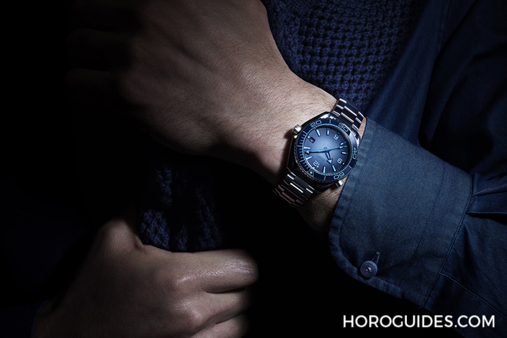 OMEGA - SEAMASTER - 215.30.46.21.03.002 - OMEGA海馬系列75週年，夏日藍面11員全新報到！色調深淺絕妙對應防水深度