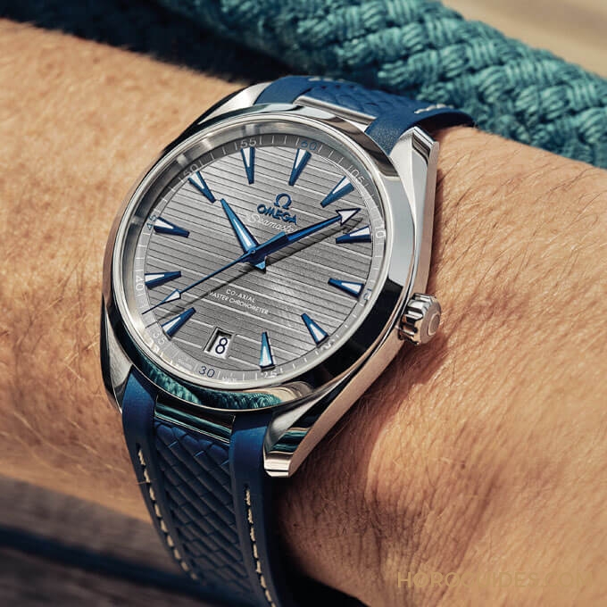 OMEGA - SEAMASTER - 220.12.41.21.06.001 - 直條紋變橫條紋!歐米茄Aqua Terra 2017新版外觀三大改款重點