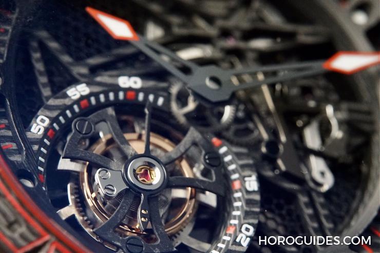 ROGER DUBUIS - 輕的更有份量 RD首款全碳日內瓦印記腕錶
