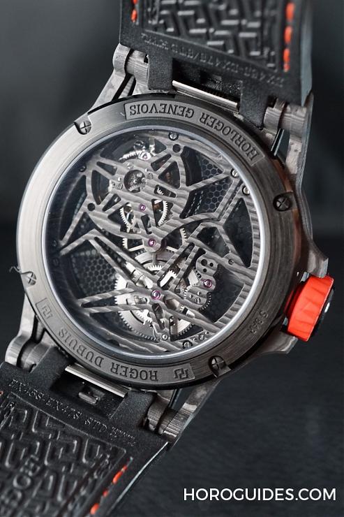 ROGER DUBUIS - EXCALIBUR - RDDBEX0572 - 輕的更有份量 RD首款全碳日內瓦印記腕錶