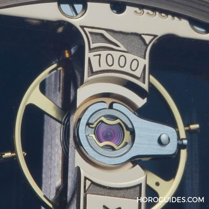 CORUM - GOLDEN BRIDGE - B113/03058 - 酒桶換圓筒,最講求結構設計的CORUM金橋圓形腕錶