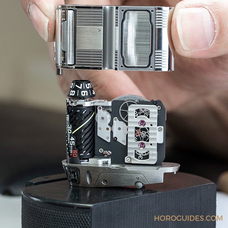 URWERK - URWERK滾動時間的巨輪,UR-111C自動腕錶要你把握當下