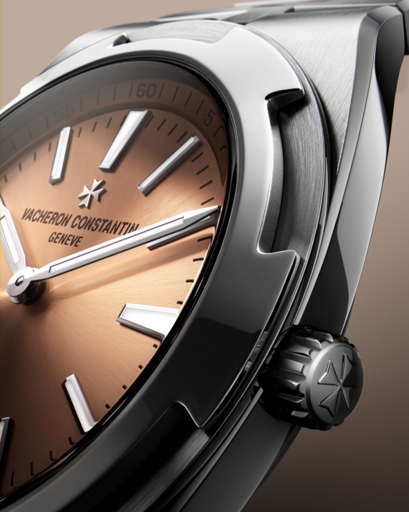 VACHERON CONSTANTIN - OVERSEAS - 2500V/210P-H028 - 江詩丹頓Overseas超薄「Salmon-Dial」新作登場,搭載全新品牌自製2550超薄機芯