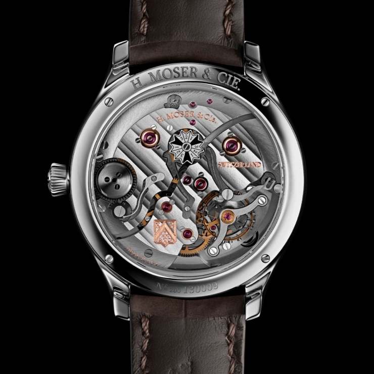 H. MOSER & CIE - ENDEAVOUR - 1800-0207 - 煙燻三文魚色回歸：勇創者萬年曆腕錶展現亨利慕時的純粹美學