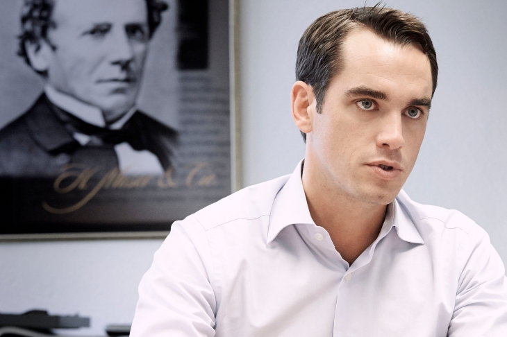 H. MOSER & CIE - SWISS ALP WATCH - 5901-0200 - 珍稀的意義，我定義！H. MOSER & CIE.獨一無二的自製三問陀飛輪鑲鑽版