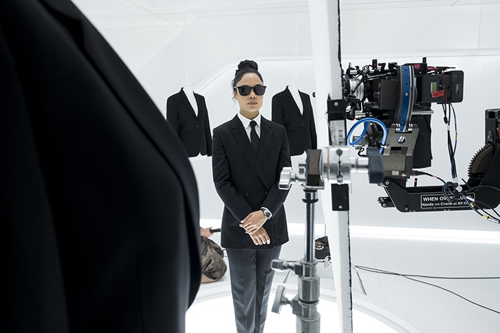 HAMILTON - VENTURA - H24411732 - 《黑超特警組™：反轉世界》官方腕錶：HAMILTON Ventura