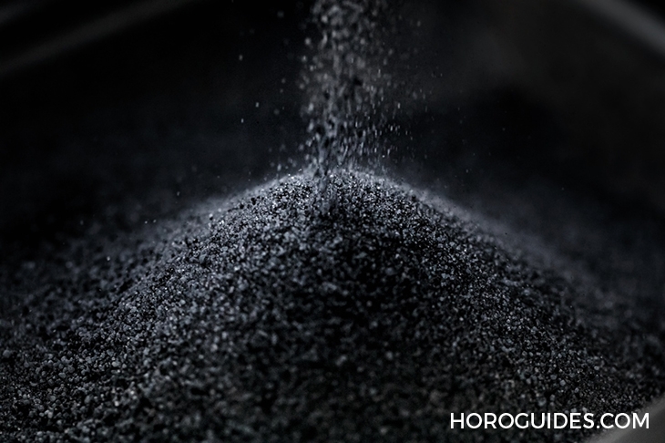 AUDEMARS PIGUET - ROYAL OAK - 77350CE.OO.1266CE.01 - 愛彼新作連發!皇家橡樹34mm自動上鍊腕錶-黑陶瓷款&淺藍面霜金款