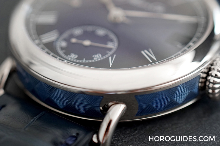 H. MOSER & CIE - HERITAGE - 8800-0203 - 古典優雅新亮點，煙燻琺瑯藍面｜亨利慕時傳承者萬年曆午夜藍琺瑯腕錶