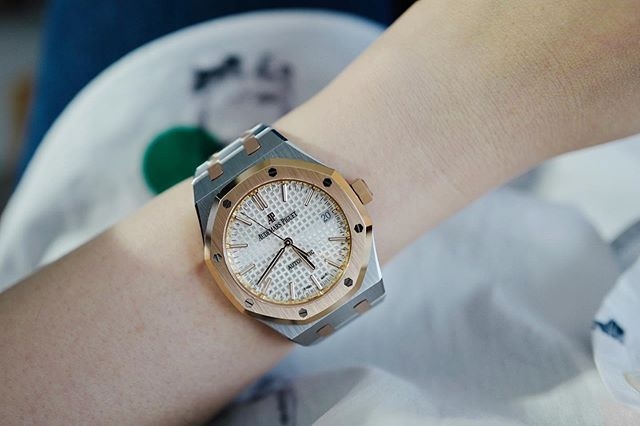 PATEK PHILIPPE - CALATRAVA - 7200R-001 - 懂錶的女人最美麗 ! 你必須 follow 的 @a_whimsy_collection