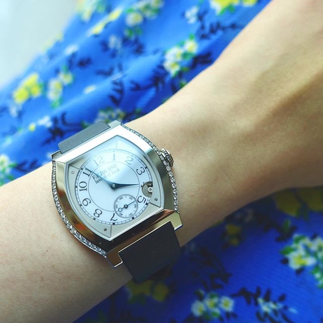 PATEK PHILIPPE - CALATRAVA - 7200R-001 - 懂錶的女人最美麗 ! 你必須 follow 的 @a_whimsy_collection