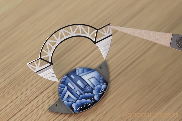 VAN CLEEF & ARPELS - POETIC COMPLICATION - VCARO90000 - 12點,巴黎戀人橋上見|梵克雅寶為男士打造Midnight Pont des Amoureux腕錶