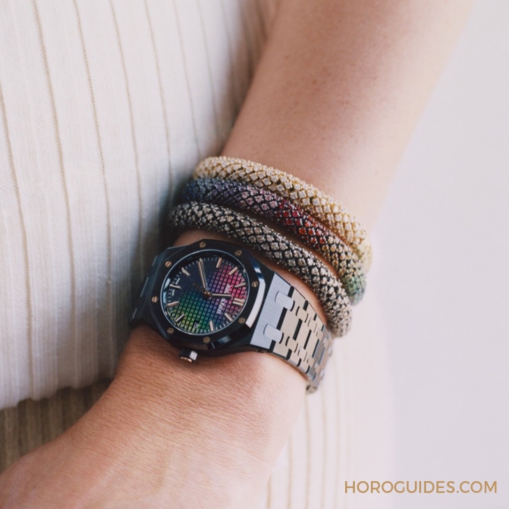 AUDEMARS PIGUET - ROYAL OAK - 77350CE.OO.1266CE.02.A - 這樣的鏡面虹彩,顯現在不意間|愛彼皇家橡樹34毫米黑色陶瓷自動上鍊腕錶Carolina Bucci限量版