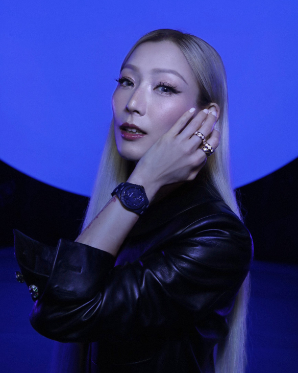 CHANEL - J12 - H9632 - 深邃藍調點亮尖沙咀鐘樓｜CHANEL在港歡慶J12腕錶問世25周年