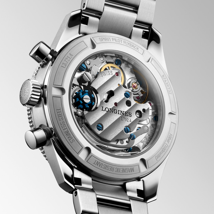 LONGINES - SPIRIT - L3.809.4.93.6 - 以霧面藍色面盤演繹飛行儀器美學，Longines Spirit Pilot先行者飛行員系列2026新作