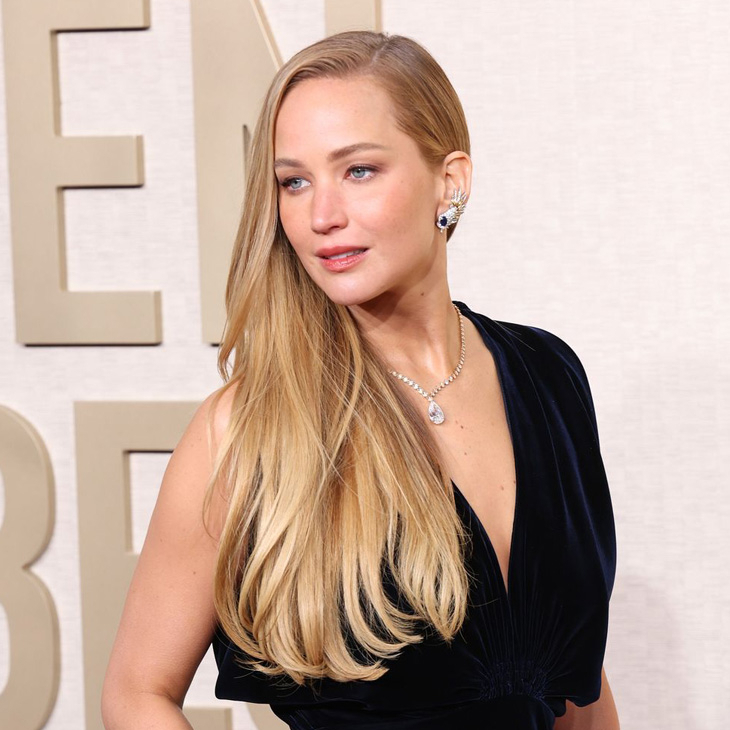 OMEGA - DE VILLE - 435.53.40.21.11.002 - 2024金球獎典禮，明星們佩戴的手錶與珠寶