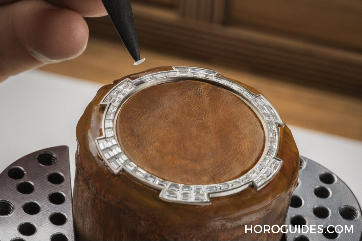 VACHERON CONSTANTIN - OVERSEAS - 6007V/210G-B955 - 白金、梯鑽、藍面與陀飛輪的美妙邂逅｜VACHERON CONSTANTIN Overseas系列陀飛輪高級珠寶腕錶