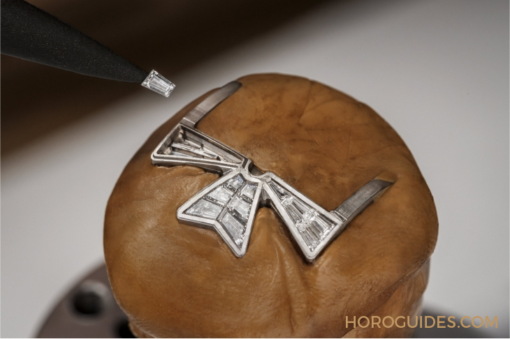 VACHERON CONSTANTIN - OVERSEAS - 6007V/210G-B955 - 白金、梯鑽、藍面與陀飛輪的美妙邂逅｜VACHERON CONSTANTIN Overseas系列陀飛輪高級珠寶腕錶