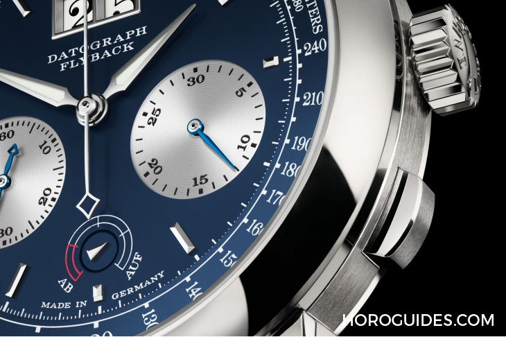 A. LANGE & SÖHNE - SAXONIA - 405.028 - 換裝18K白金配藍面，歡慶問世25周年｜朗格Datograph Up/Down全新限量版