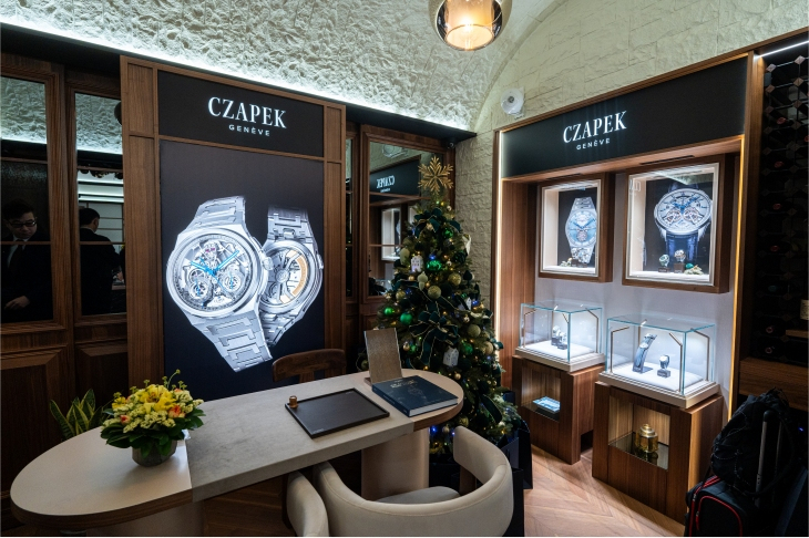 CZAPEK - THE 10th ANNIVERSARY COLLECTION - （Time Jumper - 3N Gold） - 十載復興，淬鍊新「芯」｜CZAPEK行政總裁Xavier de Roquemaurel細談品牌十年復興之路