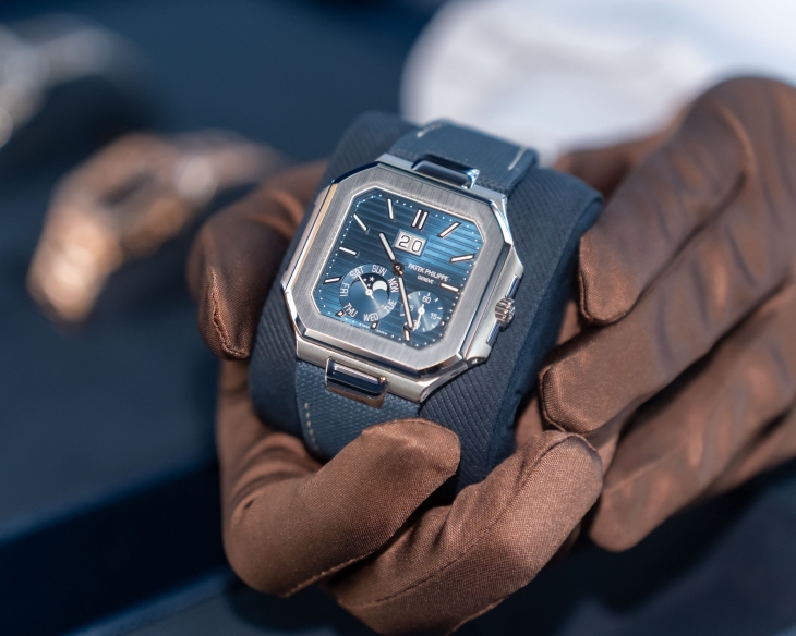 PATEK PHILIPPE - CUBITUS - 7128/1G-001 - PATEK PHILIPPE Cubitus系列香港專屬盛會：500賓客雲集啟德，共賞運動優雅新章