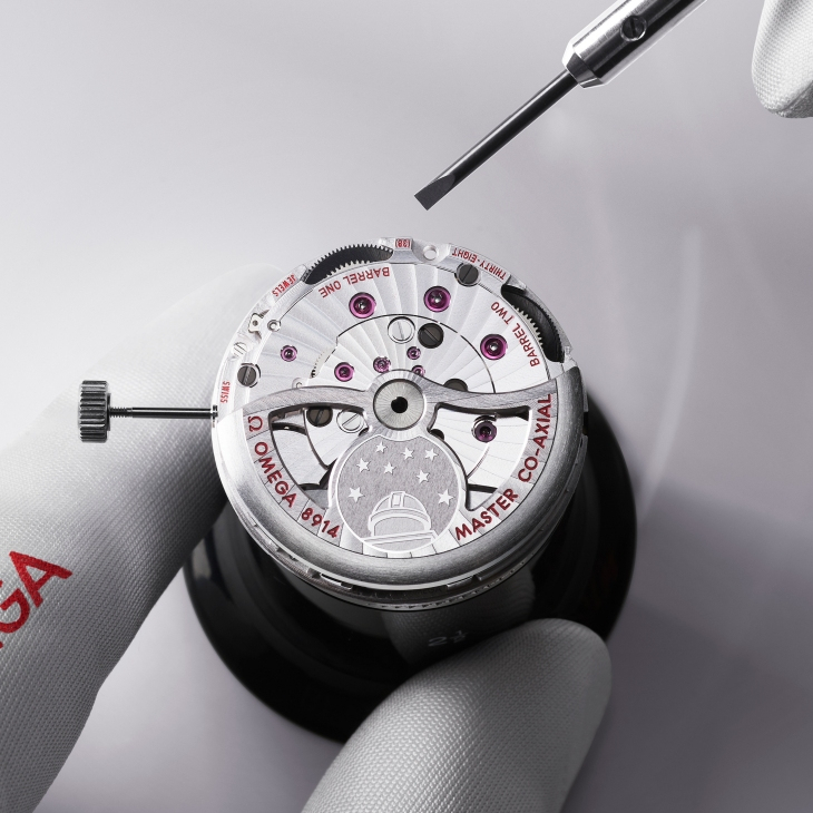 OMEGA - CONSTELLATION - 140.50.39.21.99.001 - OMEGA Constellation Observatory重現50年代經典美學,雙針新作締造大師認證里程碑