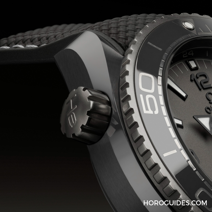 OMEGA - SEAMASTER - 215.92.46.22.99.002 - 輕量化材質打造由內到外的輕盈感|OMEGA Seamaster Planet Ocean Dark Grey