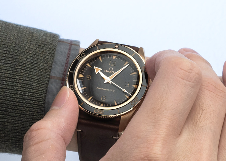 歐米茄第一只青銅錶!Seamaster 300 Bronze Gold專利青銅金