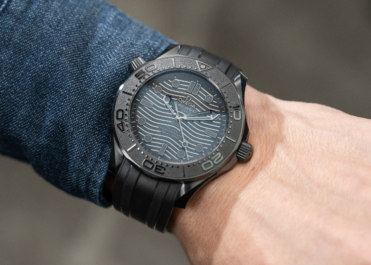 一身黑也要有層次|歐米茄陶瓷黑海馬Seamaster Diver 300M Black Black