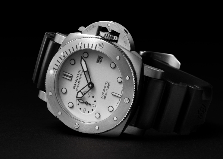 Panerai Submersible系列首次推出42mm白面|Submersible Bianco腕錶
