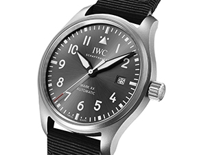 IWC Mark XX馬克二十首見鈦金屬限量版，專為致敬瑞士空軍特技飛行隊而生