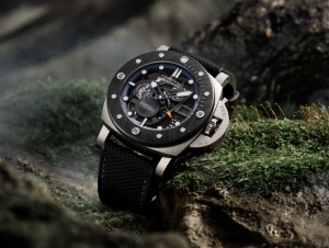 戴上PAM01670 ，遊歷不丹｜Panerai Submersible GMT Mike Horn鈦金屬體驗版腕錶-PAM01670 