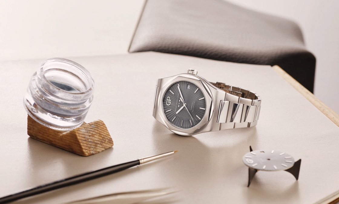 GIRARD-PERREGAUX - LAUREATO - 81010-11-3475-1CM -  GP Laureato桂冠系列質感再升級，灰色大明火琺瑯面盤釋放深邃魅力