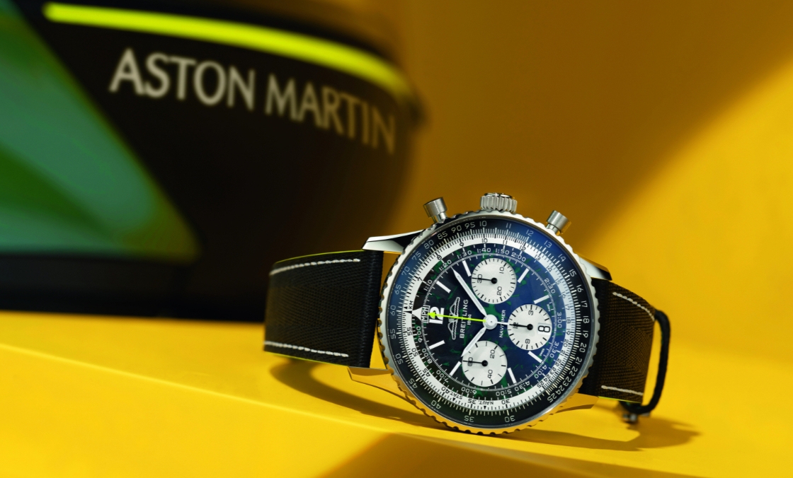 BREITLING - NAVITIMER - EB01381A1B1X1 - 時間與速度的巔峰會師 百年靈攜手Aston Martin推出Navitimer B01 Chronograph 43 Aston Martin Aramco Formula One™ Team聯名腕錶