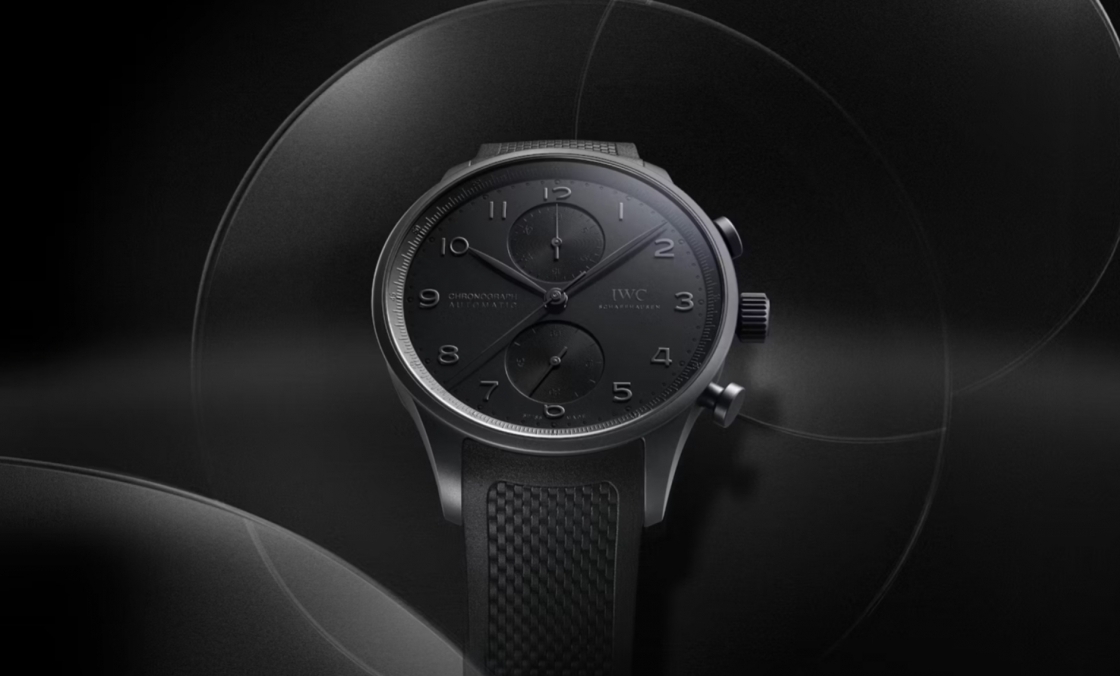 IWC - PORTUGIESER - 經典正裝的黑化變身：IWC萬國錶推出「葡萄牙系列瓷化鈦金屬計時腕錶」