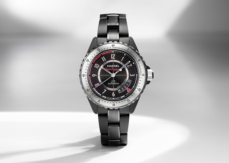 CHANEL J12 Superleggera：輕量、極速與精密，J12的另一道軸線