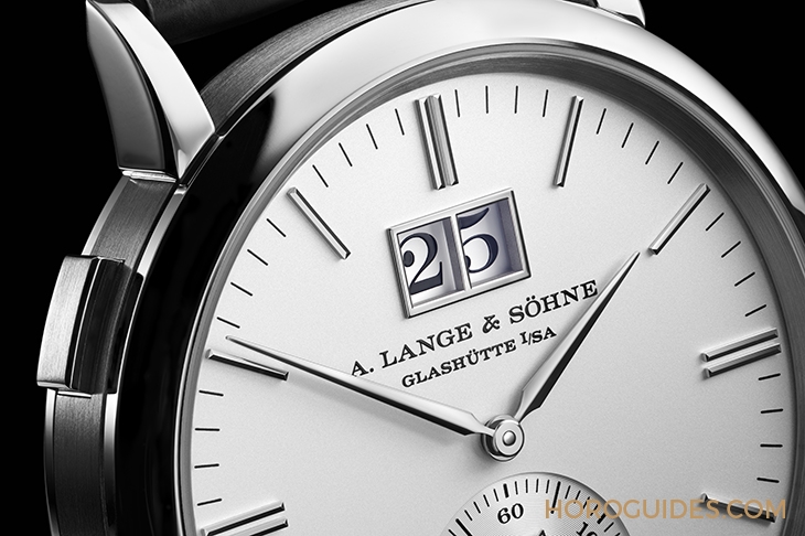 A. LANGE & SÖHNE - SAXONIA - 381.026 - 古典銀白色面盤登場|朗格Saxonia Outsize Date再次演繹