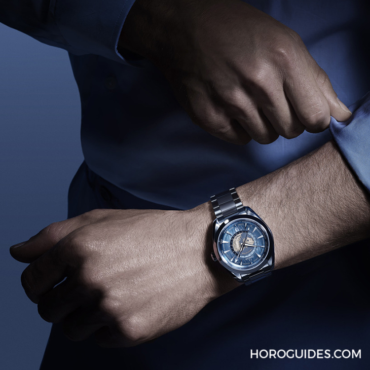 OMEGA - SEAMASTER - 215.30.46.21.03.002 - OMEGA海馬系列75週年，夏日藍面11員全新報到！色調深淺絕妙對應防水深度