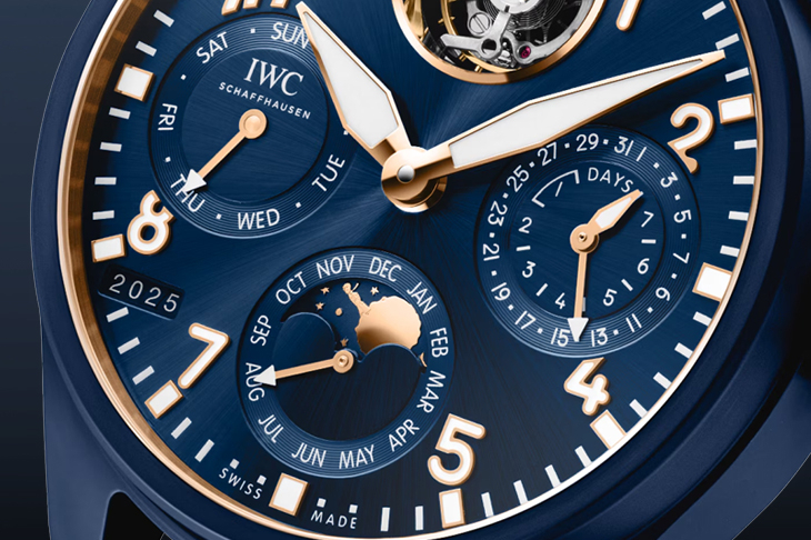 IWC - PILOT - IW504901 - 深藍陶瓷詮釋詩意經典,IWC小王子萬年曆陀飛輪腕錶IW504901限量登場