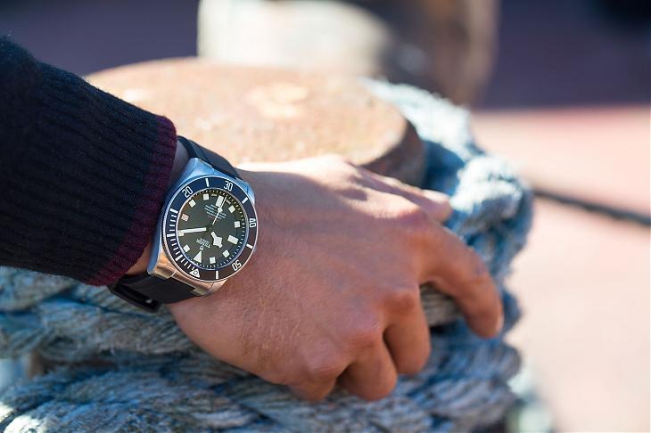 TUDOR - TUDOR 專為左撇子潛水員而造Pelagos LHD