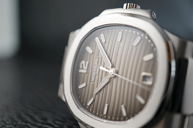 PATEK PHILIPPE - PP煙灰、銀白面35.2mm尺寸 回歸最純粹的Nautilus精神